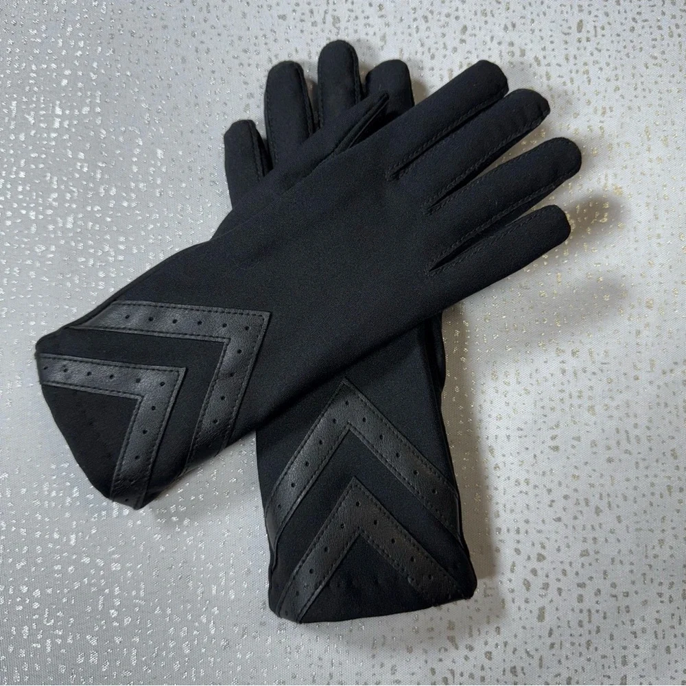 ISOTONER Women's Shortie Chevron Unlined Winter Glove Small/Medium